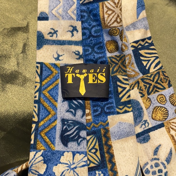 Neck tie. - Picture 2 of 3